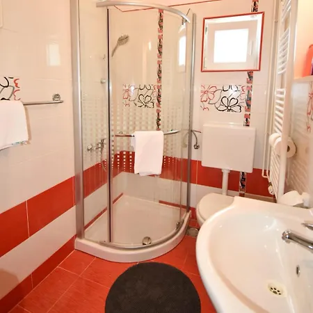 Yelena Rose West * زادار