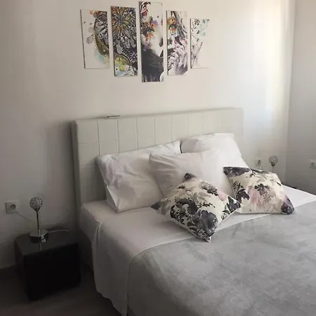 Yelena Rose West Appartement *