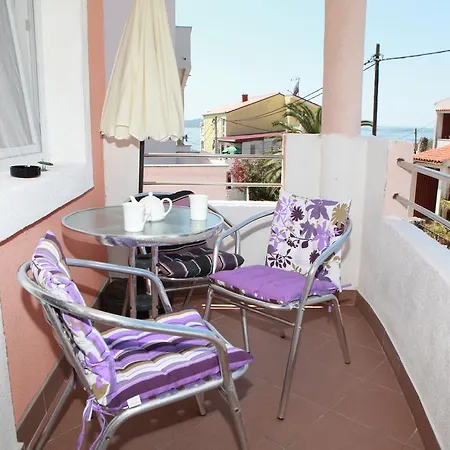 Yelena Rose West Appartement *