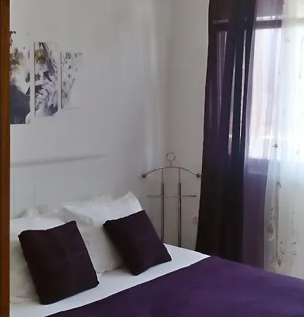 Yelena Rose West Appartement *