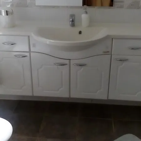 Yelena Rose West Апартаменты