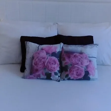 Апартаменты Yelena Rose West *