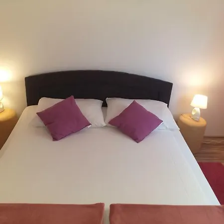 Yelena Rose West Appartement *