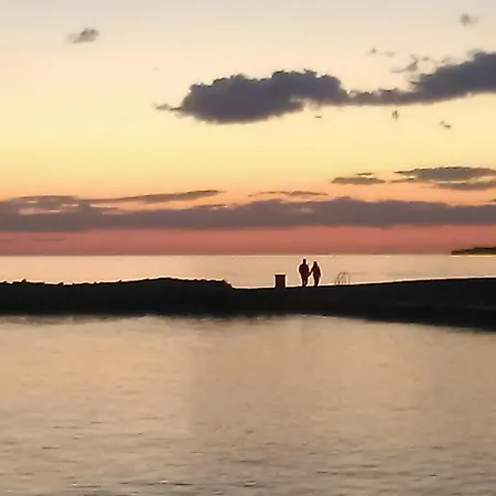 Апартаменты Yelena Rose West