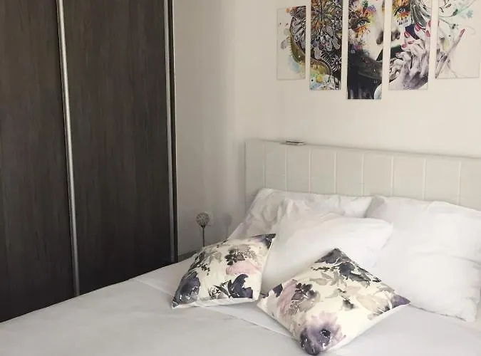 Yelena Rose West 公寓