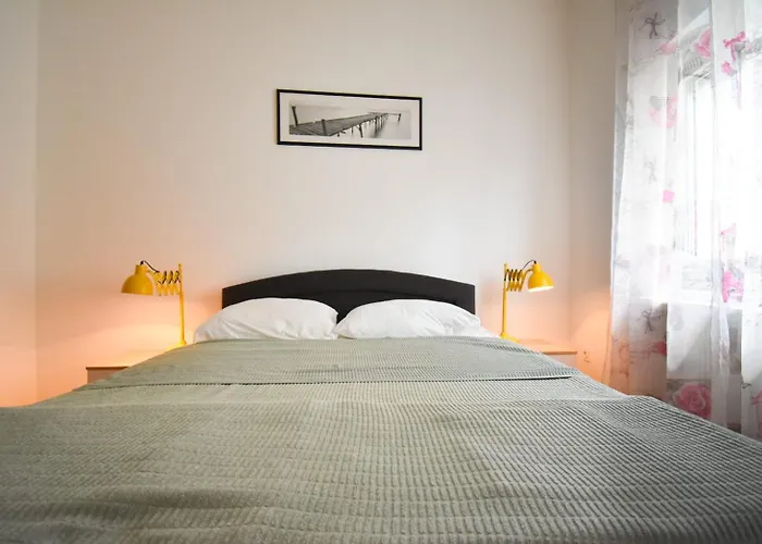 Yelena Rose West 公寓 *