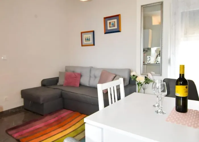 Yelena Rose West 扎达尔