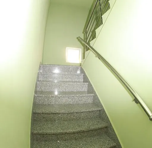 Yelena Rose West 公寓