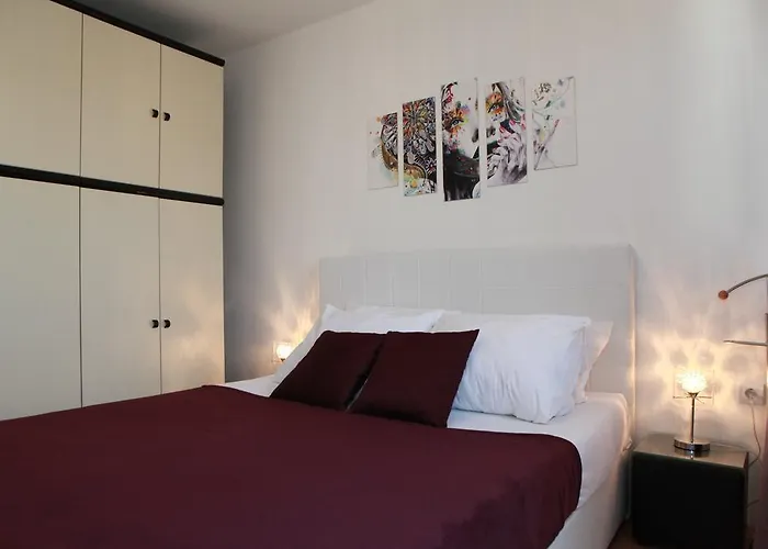 Yelena Rose West 扎达尔