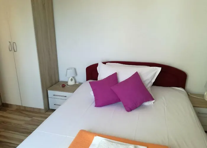 Yelena Rose West アパート ザダル